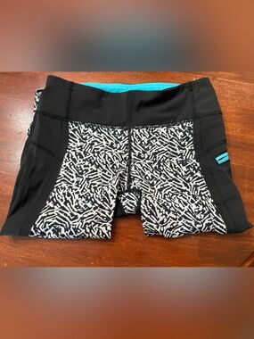Black & White Lululemon Capri with Turquoise Accents